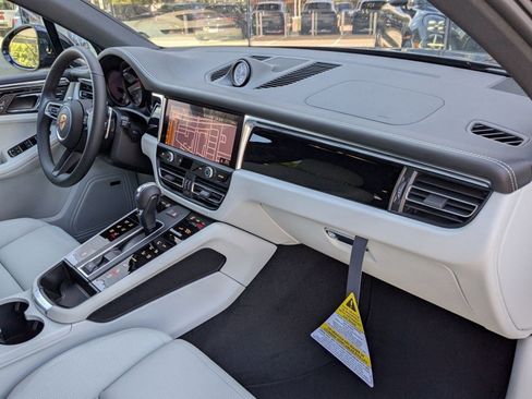 Certified 2026 Porsche Macan AWD/4WD image 26