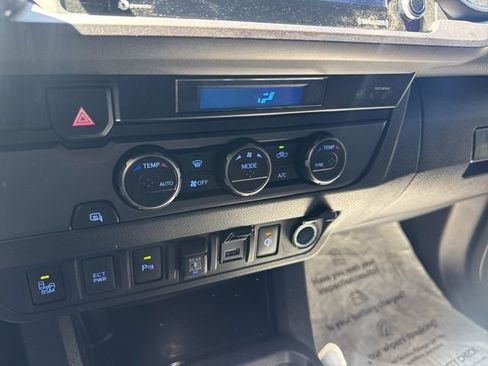 Used 2022 Toyota Tacoma TRD Sport w/ Technology Package image 11