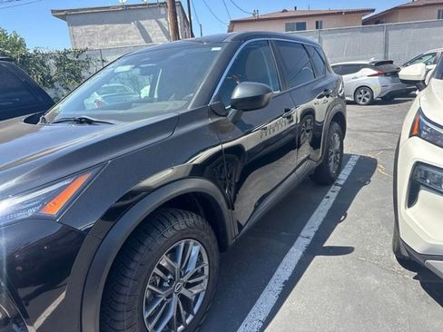 Used 2023 Nissan Rogue S AWD/4WD image 2