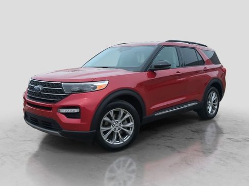 Certified 2024 Ford Explorer XLT w/ Equipment Group 202A AWD/4WD image 1