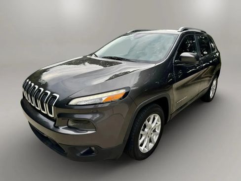 Used 2016 Jeep Cherokee Latitude w/ Safety/Convenience Group FWD image 6