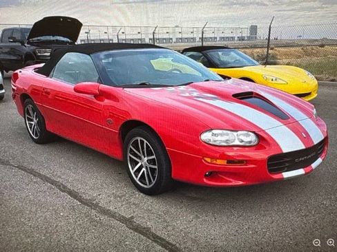 Used 2002 Chevrolet Camaro Z28 w/ SS Performance/Appearance Pkg RWD image 4