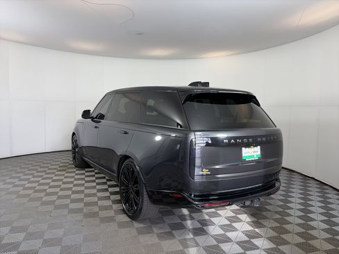 Used 2024 Land Rover Range Rover Long Wheelbase Autobiography image 9