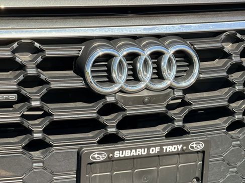 Used 2023 Audi Q5 2.0T Premium Plus w/ Premium Plus Package AWD/4WD image 12