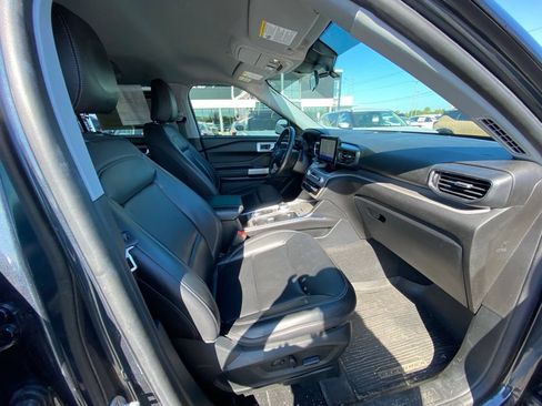 Used 2022 Ford Explorer XLT w/ Equipment Group 202A AWD/4WD image 26
