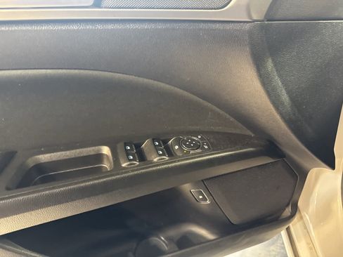 Used 2020 Ford Fusion SE image 18