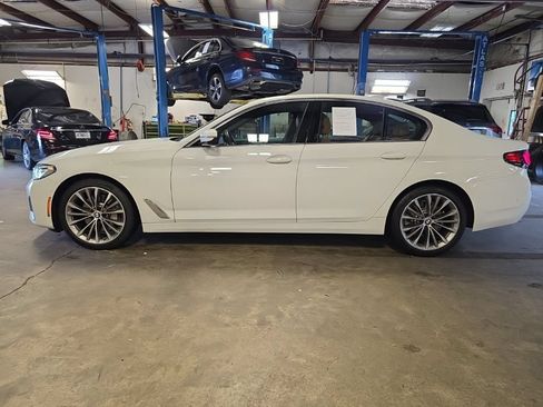 Used 2021 BMW 530i w/ Premium Package RWD image 2