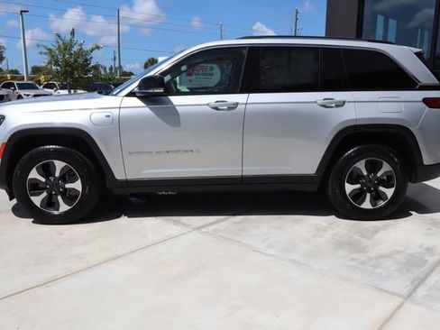Used 2024 Jeep Grand Cherokee Limited 4xe AWD/4WD image 7