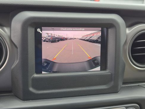 Certified 2022 Jeep Gladiator Sport image 8