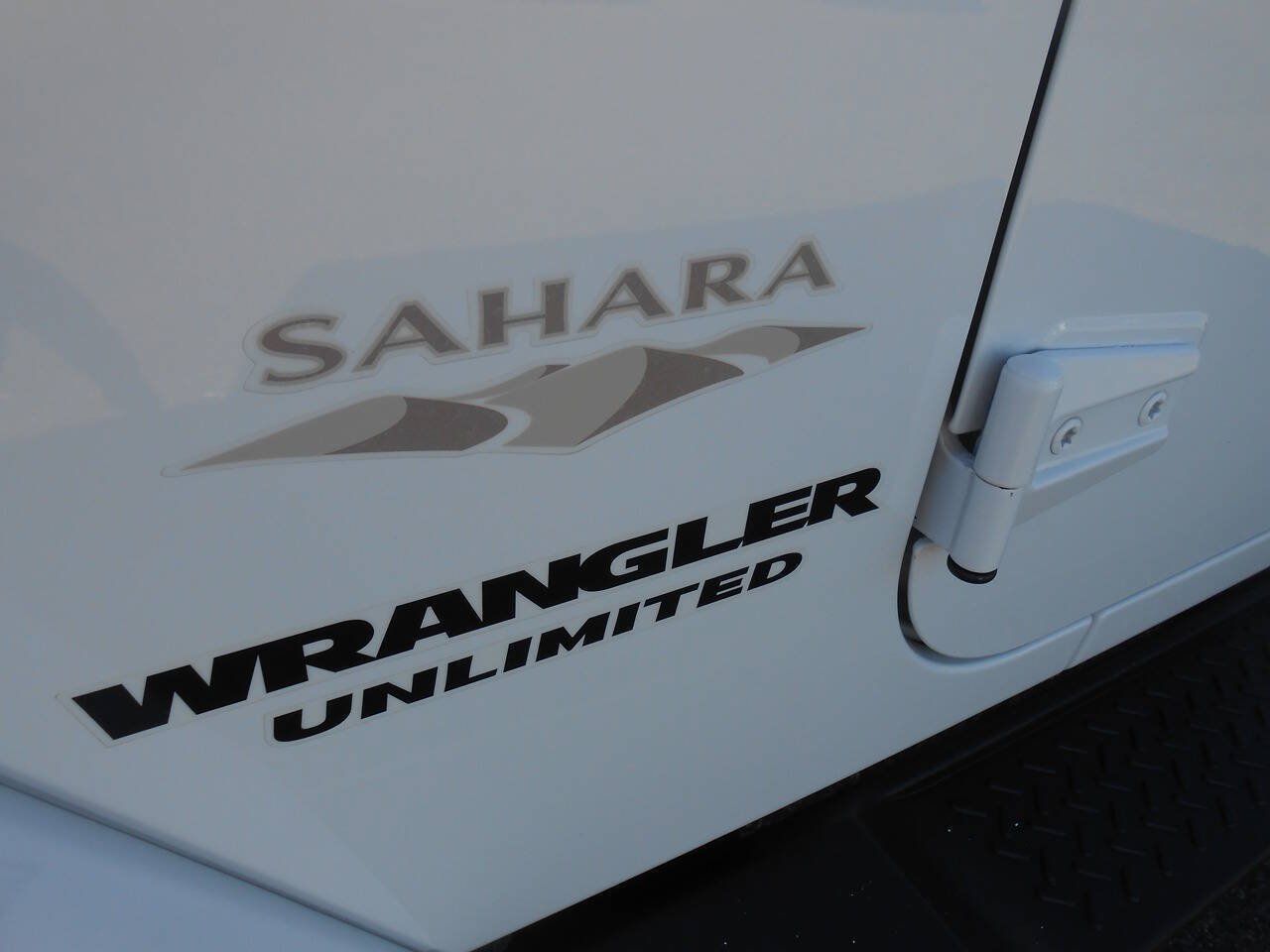 Used 2012 Jeep Wrangler Unlimited Sahara w/ Dual Top Group AWD/4WD image 19