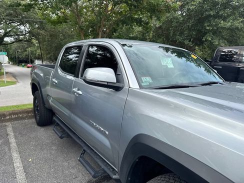 Used 2022 Toyota Tacoma TRD Off-Road AWD/4WD image 5