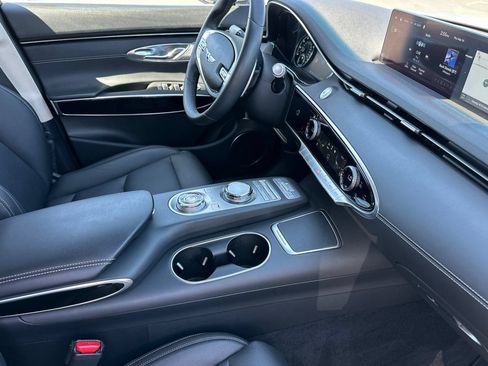 Used 2025 Genesis GV70 2.5T AWD/4WD image 19