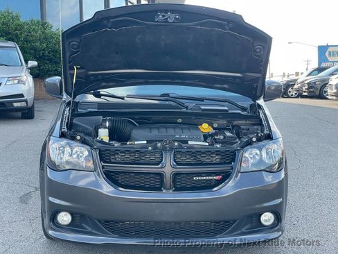 Used 2016 Dodge Grand Caravan SXT image 18