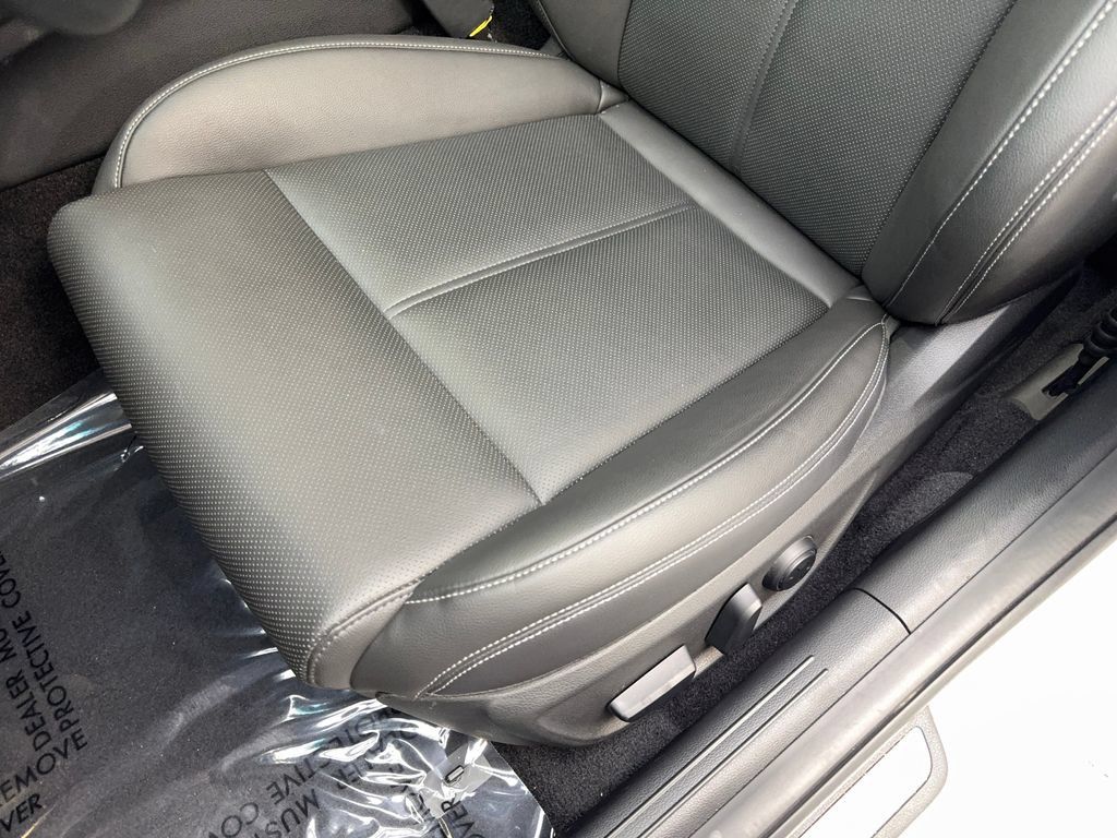 Used 2026 Genesis G70 2.5T RWD image 25