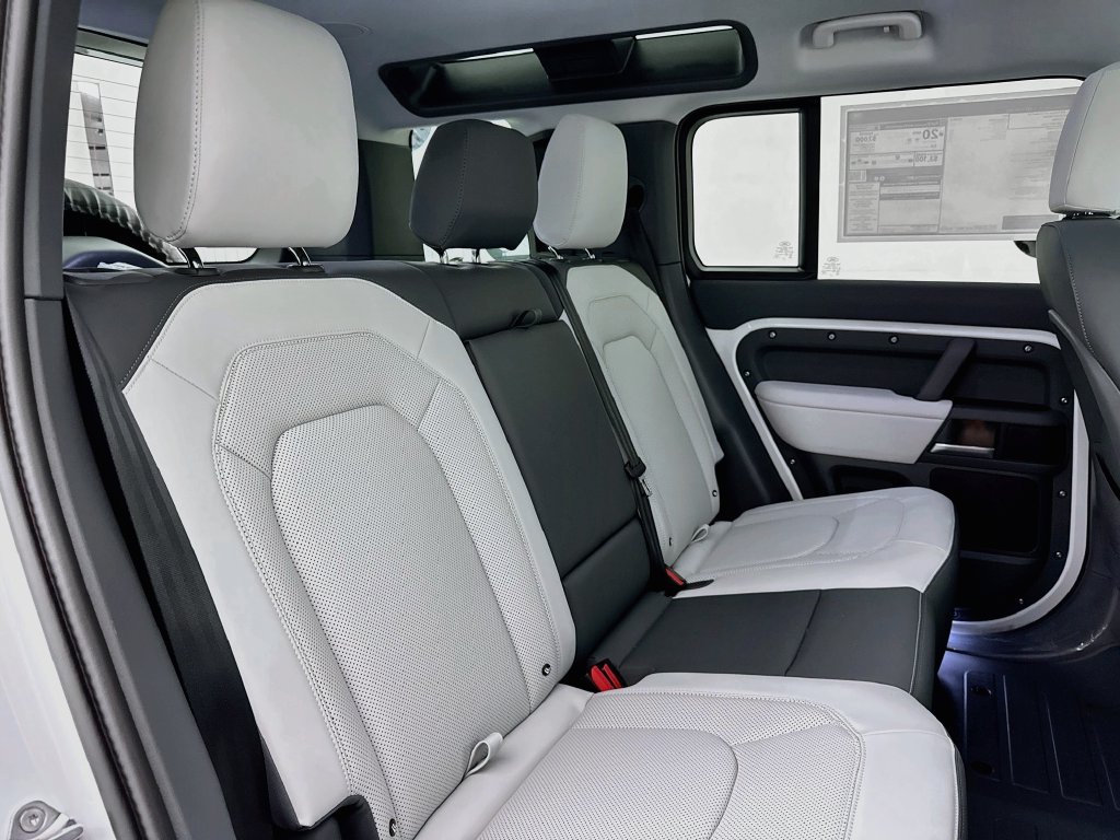 New 2026 Land Rover Defender 110 X-Dynamic SE AWD/4WD image 28