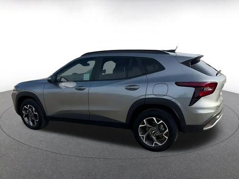 Used 2025 Chevrolet Trax LT image 10