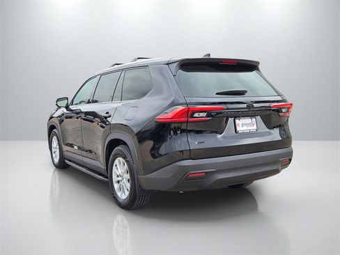 Used 2024 Toyota Grand Highlander XLE image 7