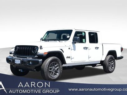 New 2026 Jeep Gladiator Sport