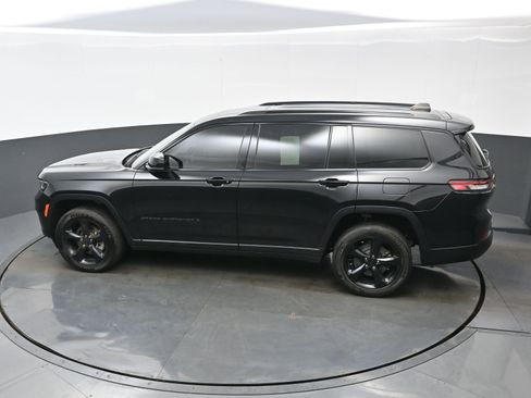 Used 2023 Jeep Grand Cherokee L Laredo image 35