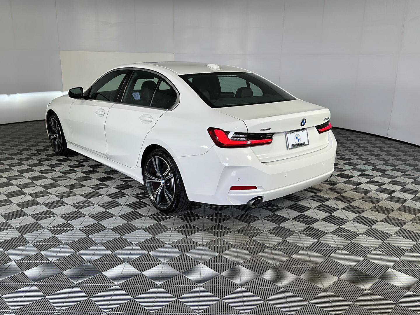 Used 2024 BMW 330i xDrive Sedan w/ Convenience Package AWD/4WD image 29
