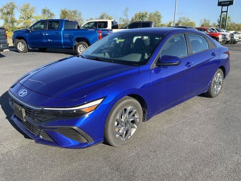 Used 2024 Hyundai Elantra SEL image 5
