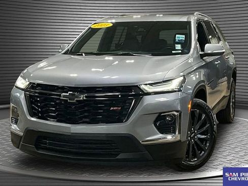 Used 2023 Chevrolet Traverse RS FWD image 1
