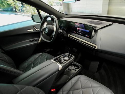 Used 2024 BMW iX xDrive50 w/ Premium Package AWD/4WD image 14