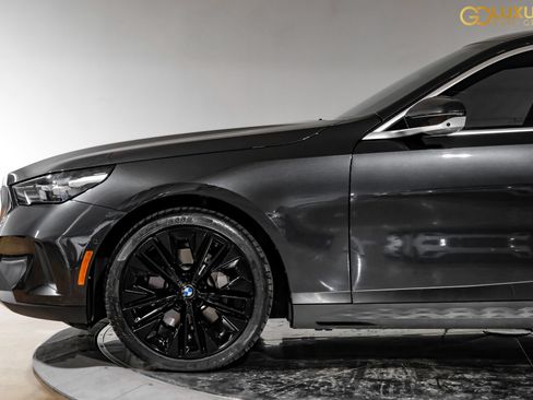 Used 2025 BMW 530i RWD image 16