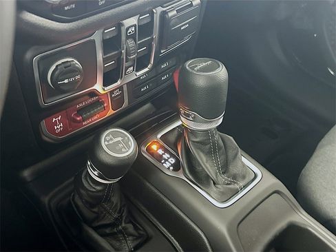 New 2025 Jeep Gladiator Willys image 12