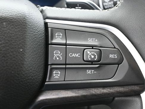 Used 2023 Jeep Grand Cherokee Limited w/ Black Appearance Package AWD/4WD image 20