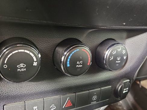 Used 2017 Jeep Wrangler Unlimited Freedom Edition image 20