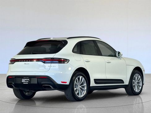 Used 2025 Porsche Macan image 8