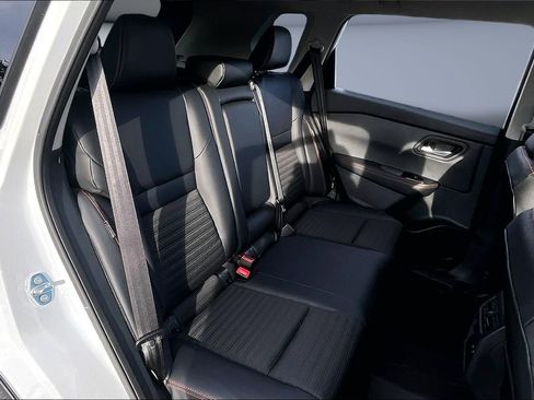 Used 2026 Nissan Rogue SV image 9