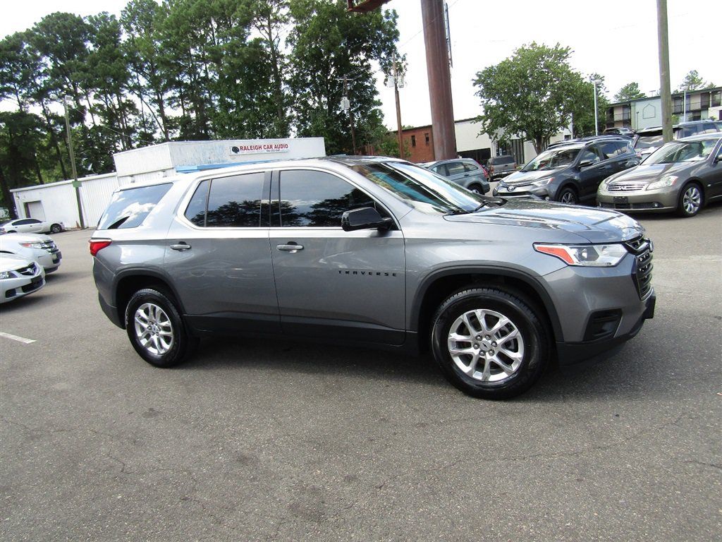Used 2020 Chevrolet Traverse LS w/ LPO, Blackout Package FWD image 9