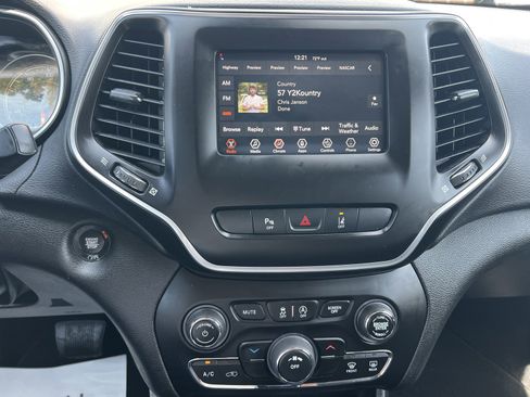 Used 2021 Jeep Cherokee Latitude Plus image 22