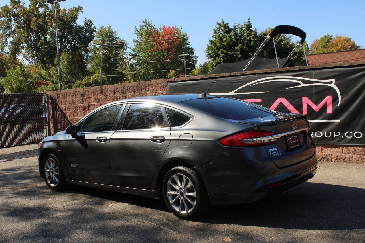 Used 2017 Ford Fusion Energi Titanium FWD image 3
