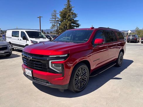 Used 2025 Chevrolet Suburban RST w/ RST Capability Package AWD/4WD image 1
