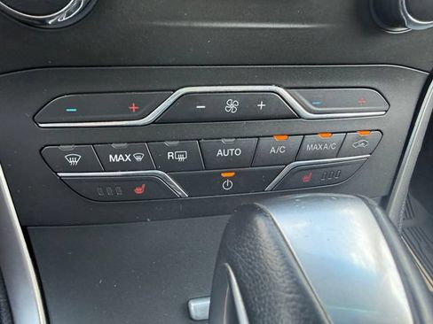 Used 2018 Ford Edge SEL w/ Equipment Group 201A AWD/4WD image 23
