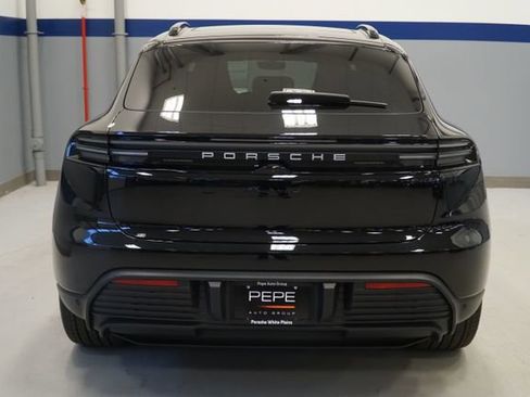 New 2026 Porsche Macan 4 Electric image 7