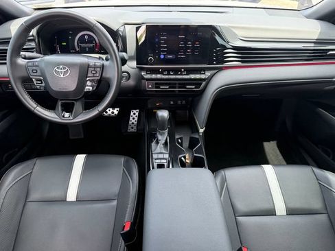 Used 2025 Toyota Camry SE AWD/4WD image 18