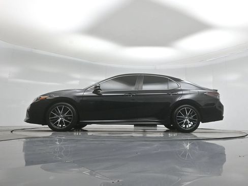 Used 2022 Toyota Camry SE FWD image 8