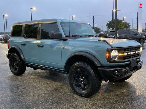 Used 2023 Ford Bronco Black Diamond image 3