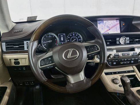 Used 2016 Lexus ES 350 w/ Luxury Package w/Wood Trim FWD image 18