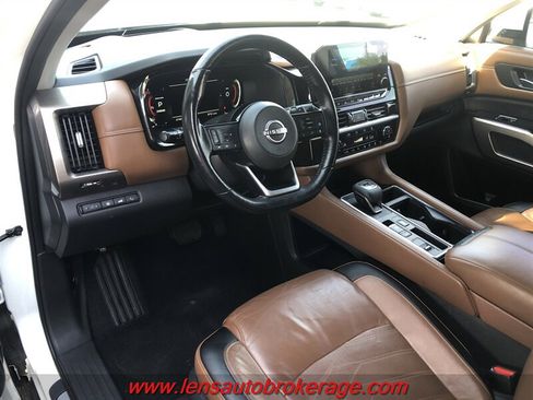 Used 2022 Nissan Pathfinder Platinum w/ Cargo Package FWD image 9