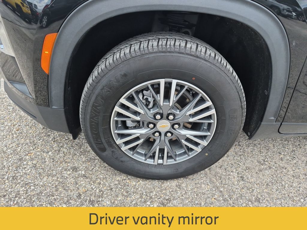 Used 2025 Chevrolet Traverse LT FWD image 12