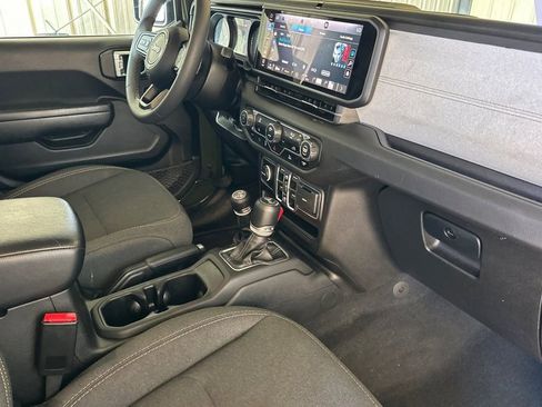Used 2024 Jeep Wrangler Unlimited AWD/4WD image 16