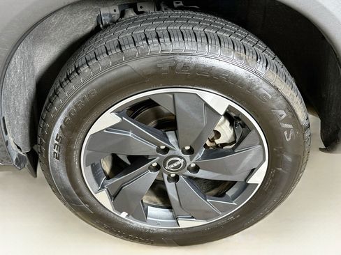 Used 2025 Nissan Rogue SV AWD/4WD image 11