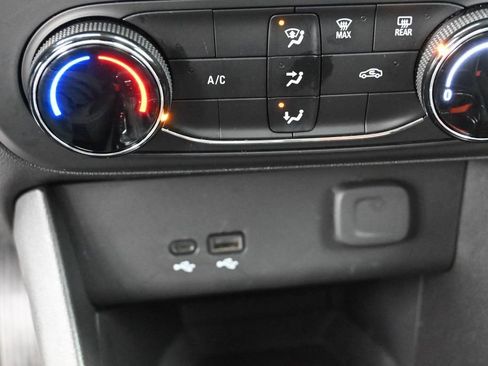 Used 2025 Buick Encore GX Preferred AWD/4WD image 32