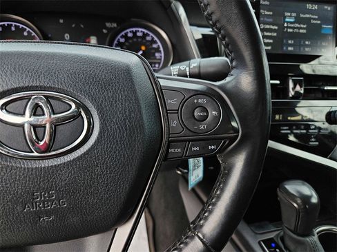 Used 2022 Toyota Camry SE image 12