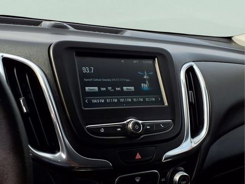 Used 2018 Chevrolet Equinox LT FWD image 10